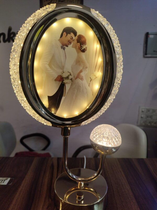 Cadre photo ovale lumineux en cristal avec capteur tactile – Image 2