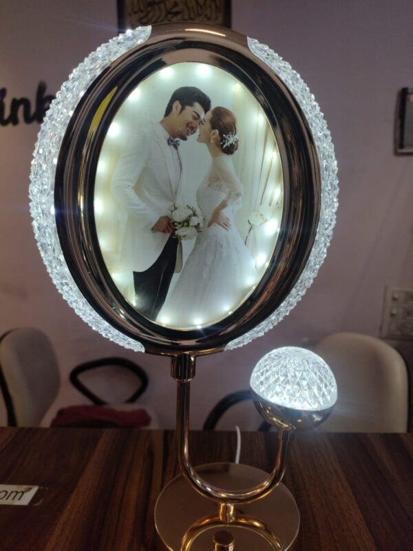 Cadre photo ovale lumineux en cristal avec capteur tactile – Image 3