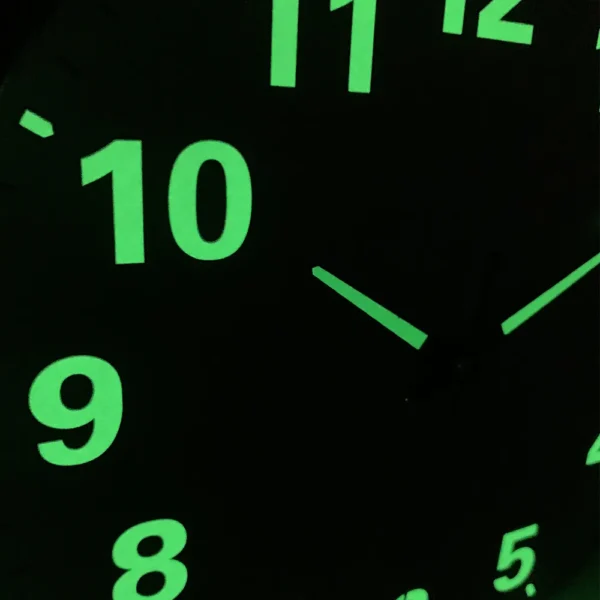 Horloge murale moderne brille dans le noir avec calendrier LCD – Image 2