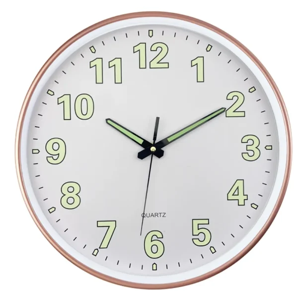 Horloge murale moderne brille dans le noir