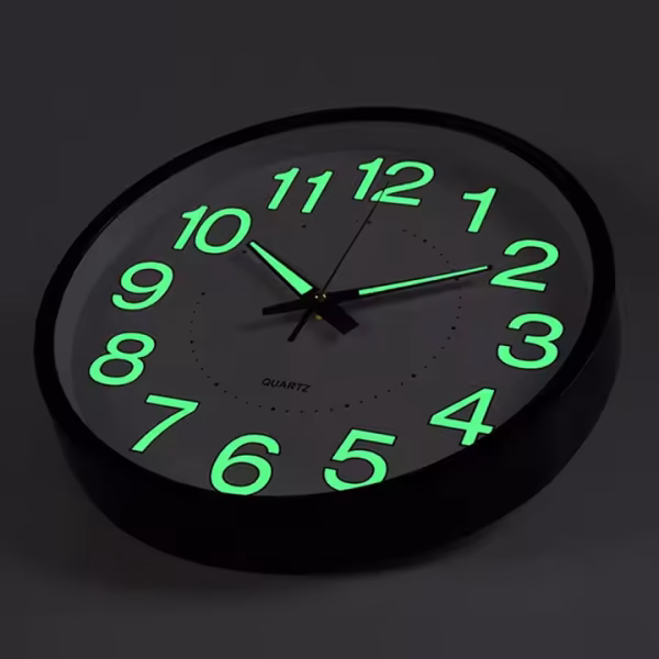 Horloge murale moderne brille dans le noir – Image 4
